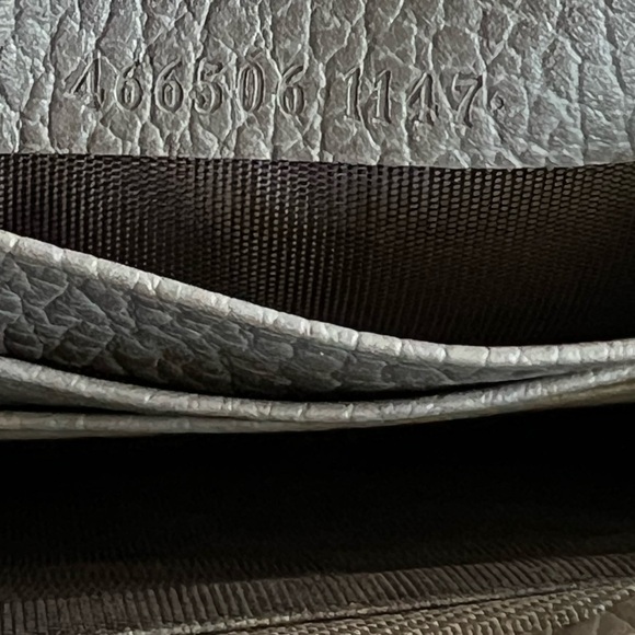 GUCCI TEXTURED CALFSKIN WOC - Picture 8 of 10